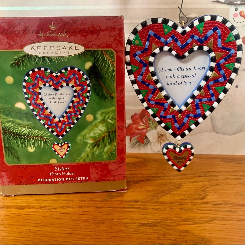 🎄3/15🎄Hallmark Keepsake Ornament “Sisters” photo holder 2001